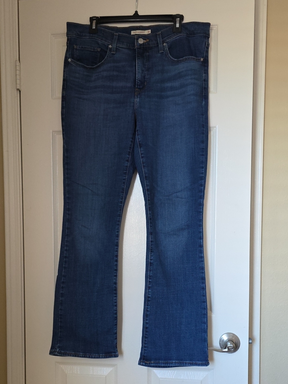 Levi's 315 Shaping Bootcut Jeans in Blue 32x32